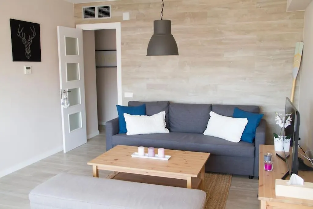 Lloret De Mar - Beachside Apartment - Free Parking - Limited Size Car  료렛 드 마르