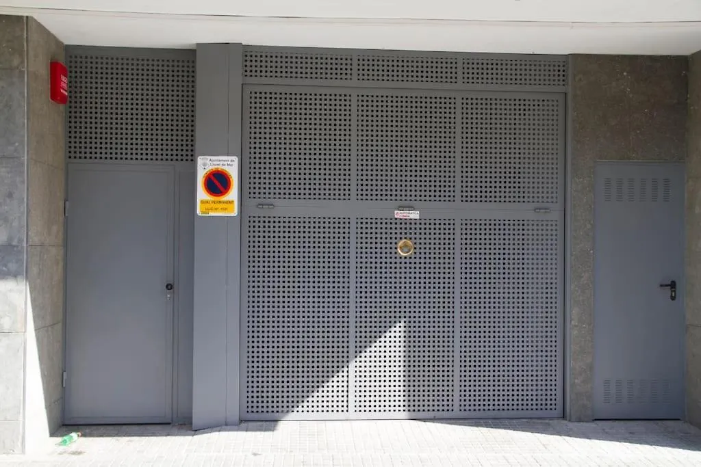 Lloret De Mar - Beachside Apartment - Free Parking - Limited Size Car 0*, 료렛 드 마르
